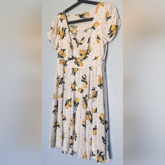 Torrid lemon and polka dot sweetheart flutter cap sleeve challis summer dress - Picture 4 of 6